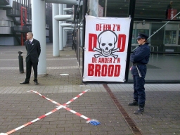 protest bij NIDV-wapenbeurs in Ahoy Rotterdam, 8 november 2008